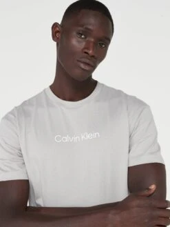 Calvin Klein Hero Logo Comfort T-shirt - Light Grey  -Barbou Clothing Shop VJNFT SQ4 0000000215 LIGHT GREY MDd