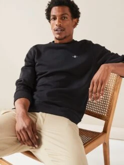 GANT Regular Fit Shield C-Neck Sweat -Barbou Clothing Shop VM4RA SQ4 0000000004 BLACK MDd